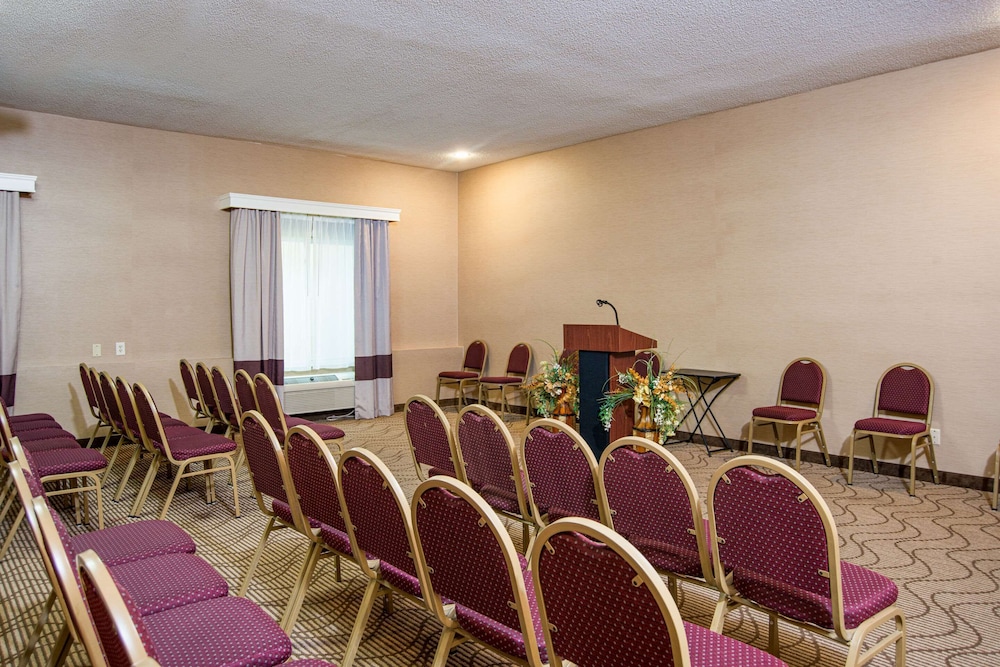 Comfort Inn Naugatuck-Shelton, CT 23/24
