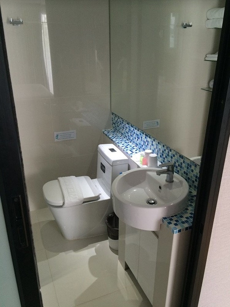 Serenotel Pattaya Beach Front 50/50