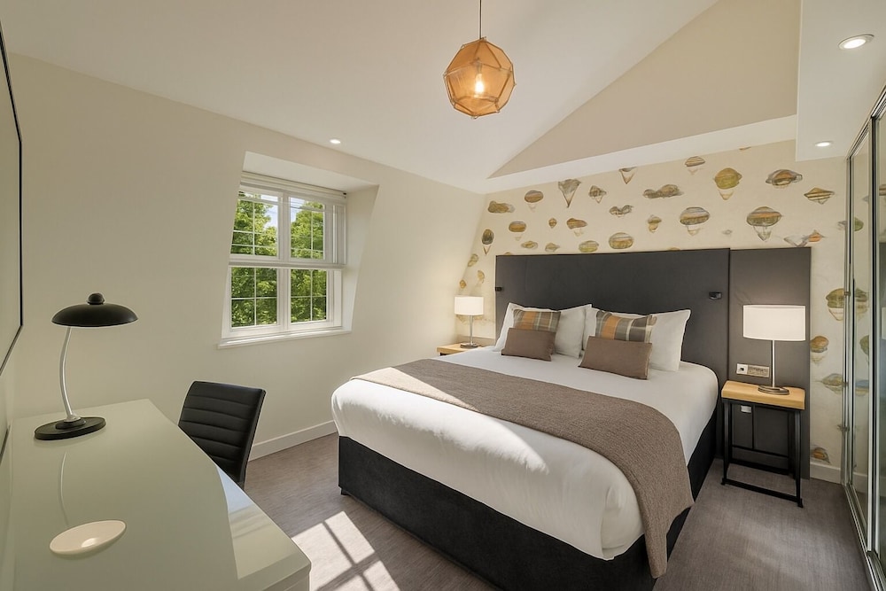 COZY, DOUBLE BED