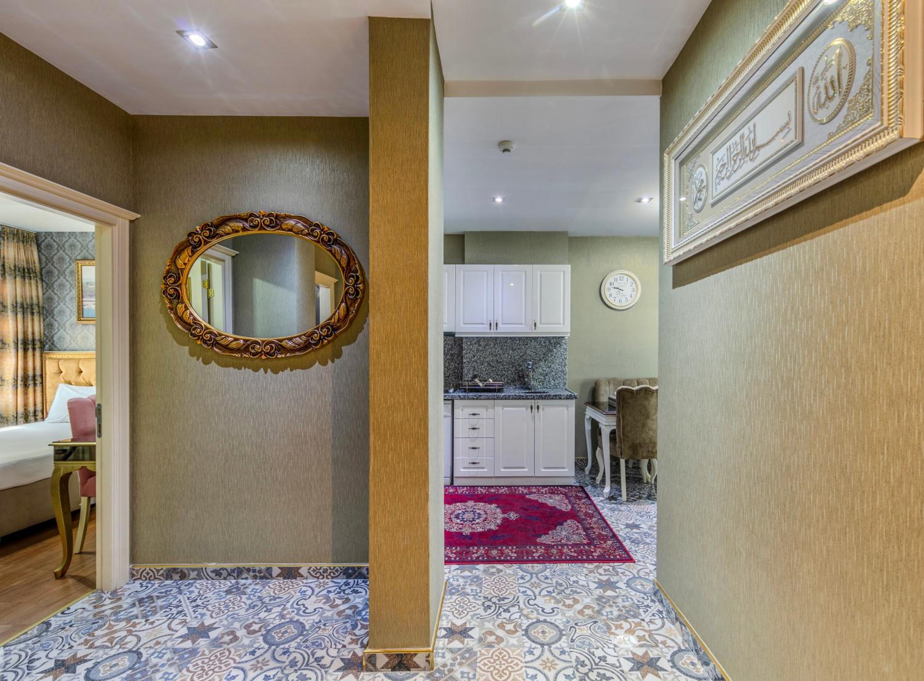 LEMIS SUITE 6/50