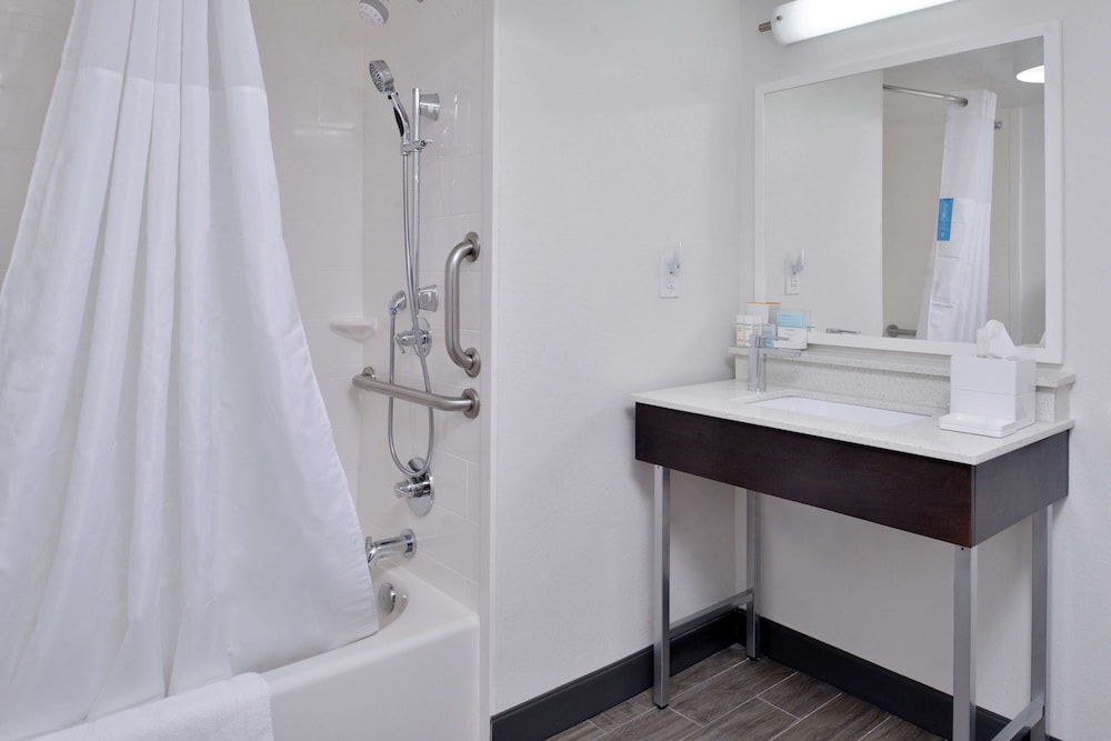 Hampton Inn Greenville, AL 18/42