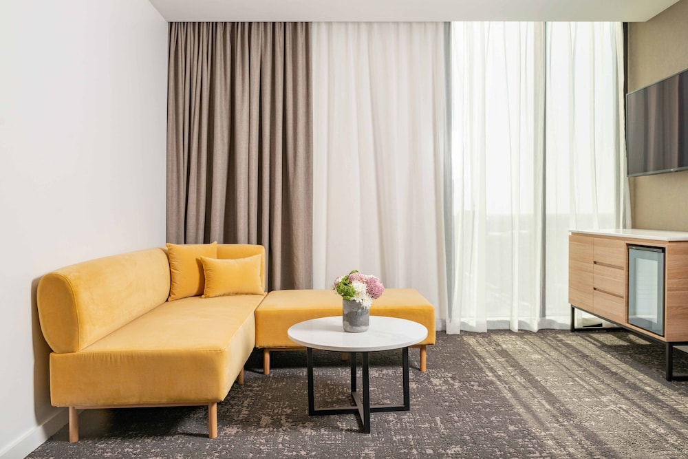 Crowne Plaza Adelaide 46/81
