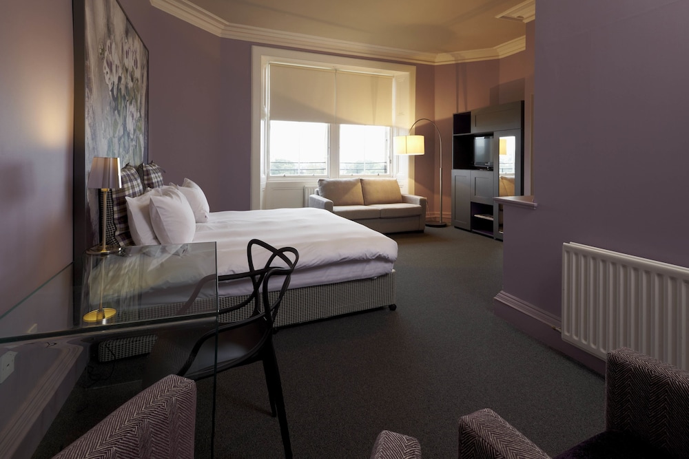 B B Edinburgh Hotel 8/41