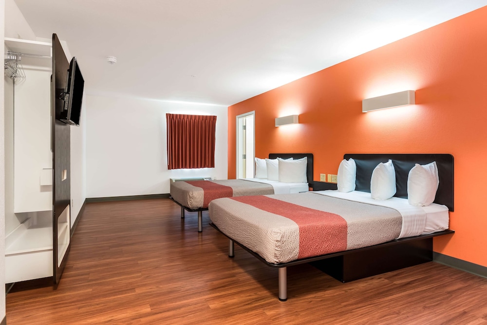 Motel6 Wilkes Barre, PA - Arena 13/51
