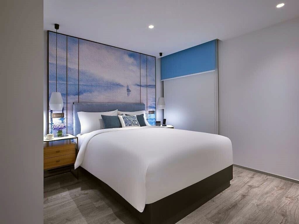 STUDIO, SUITE, KITCHENETTE