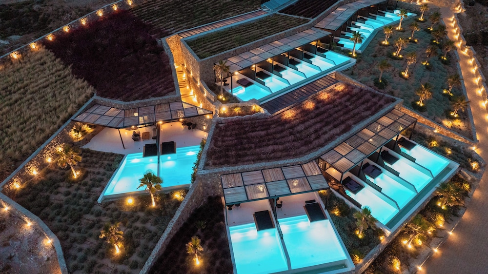 Ftelia Black Villas 28/50