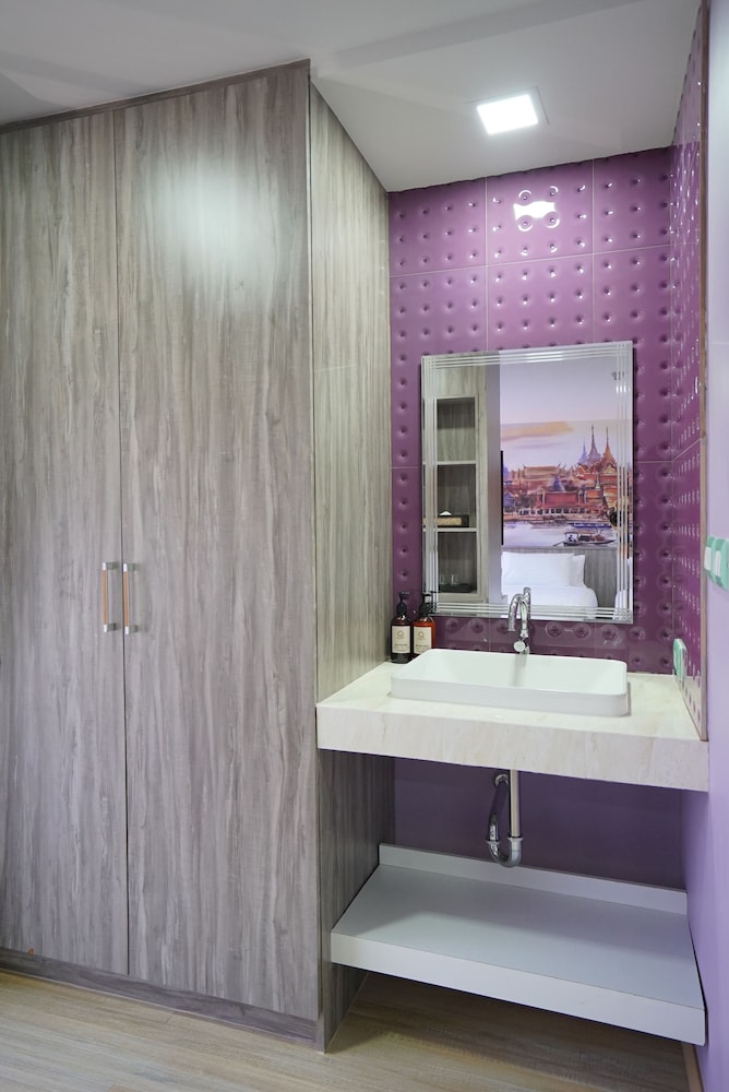 THE QUBE FIFTY HOTEL 44/50