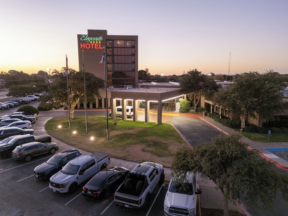 MCM Elegante Hotel and Conference Center 45/52