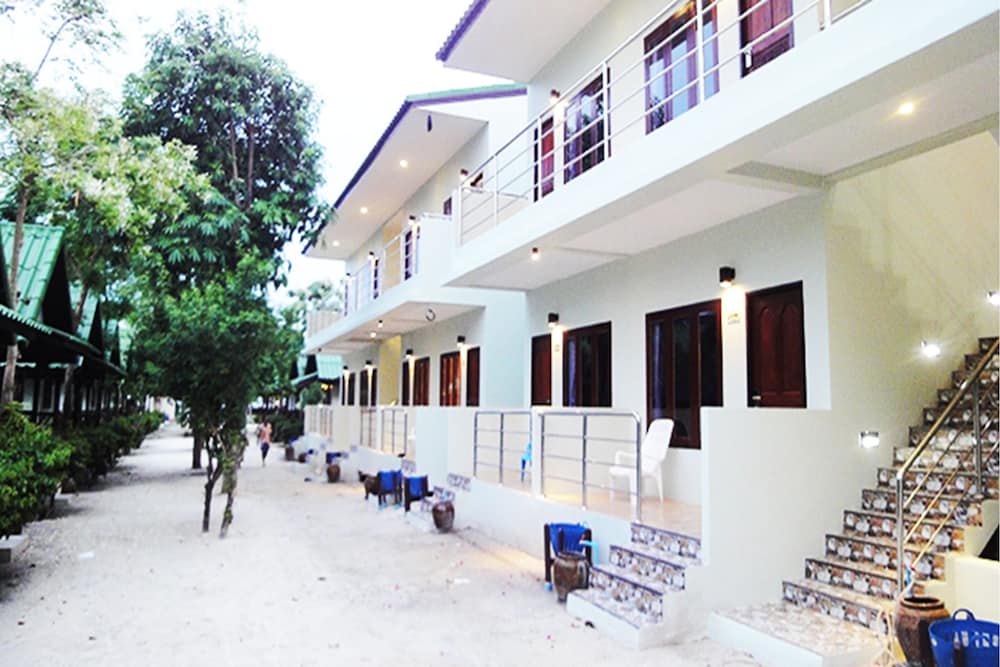 Varin Beach Resort 12/75
