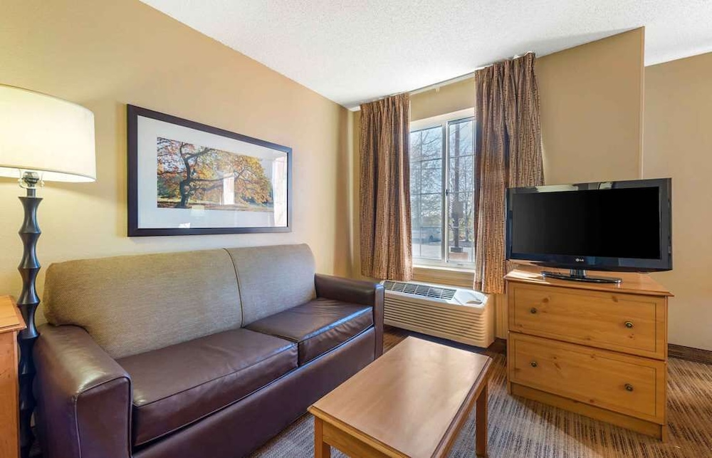 Studio6 Extended Stay Minneapolis Airport Eagan North MN 40/64