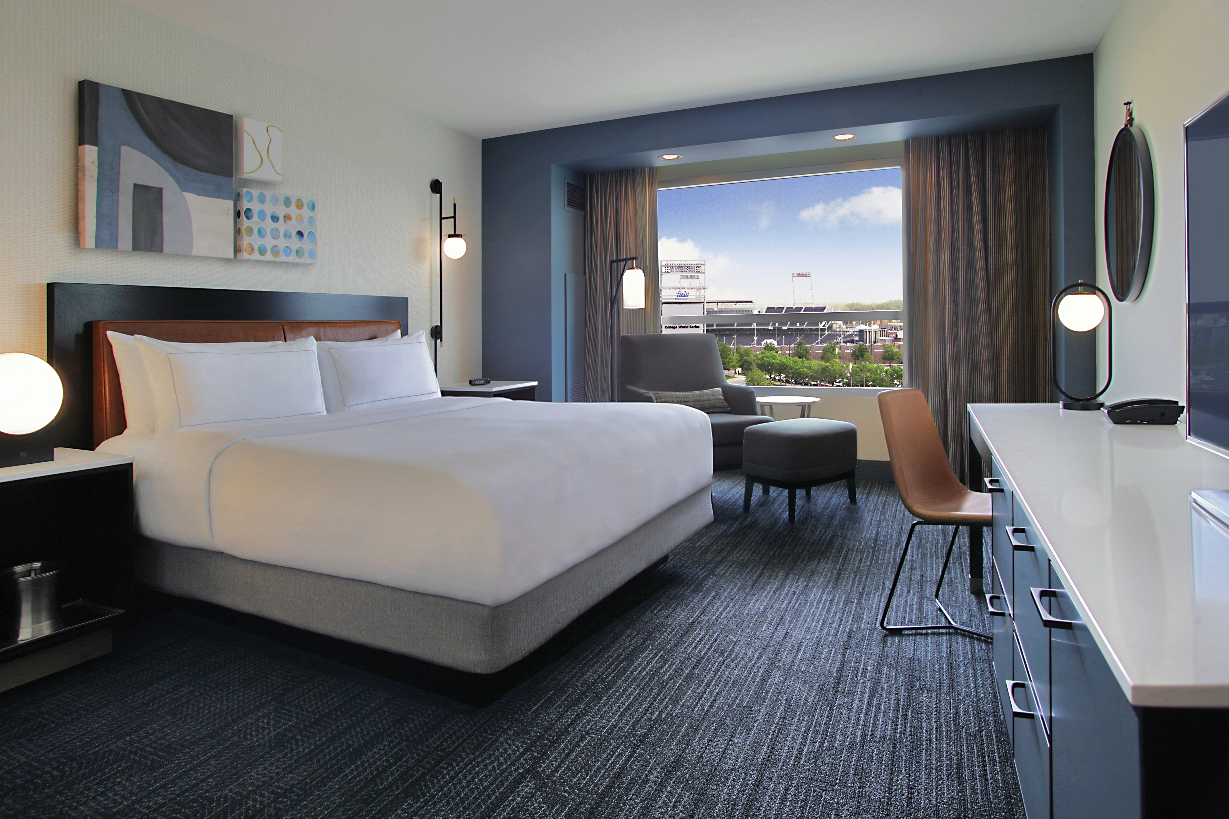 ROOM, KING BED, BALLPARK VIEW