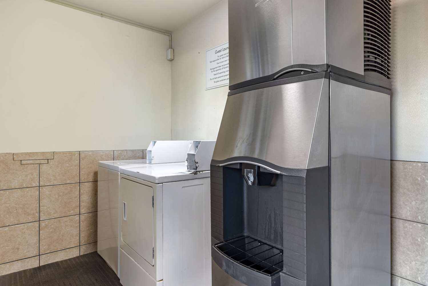 Econo Lodge Portland Airport 13/13