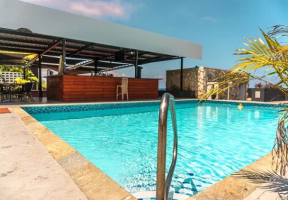 Curacao Airport Hotel 46/50