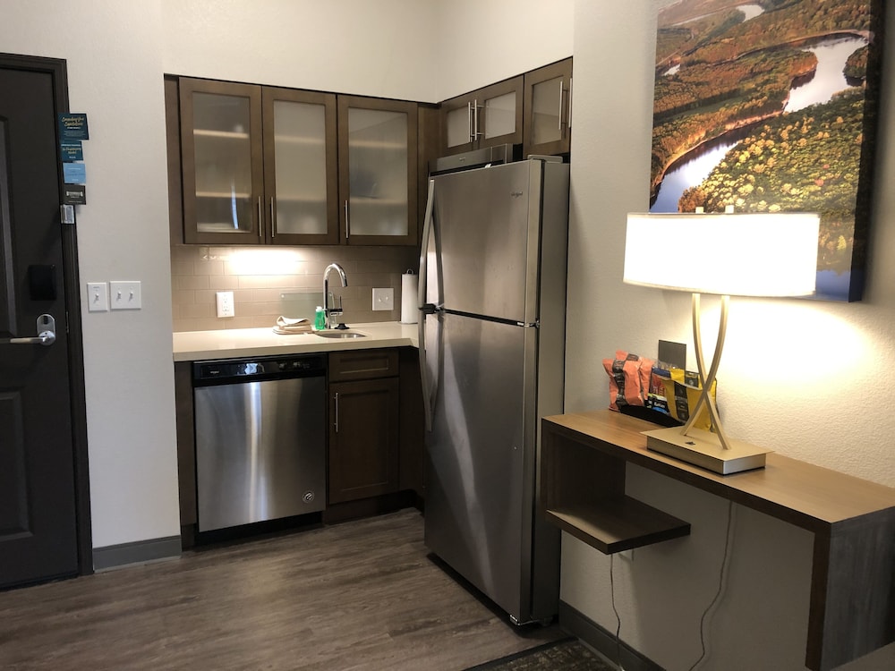 Staybridge Suites Wisconsin Dells - Lake Delton 9/58