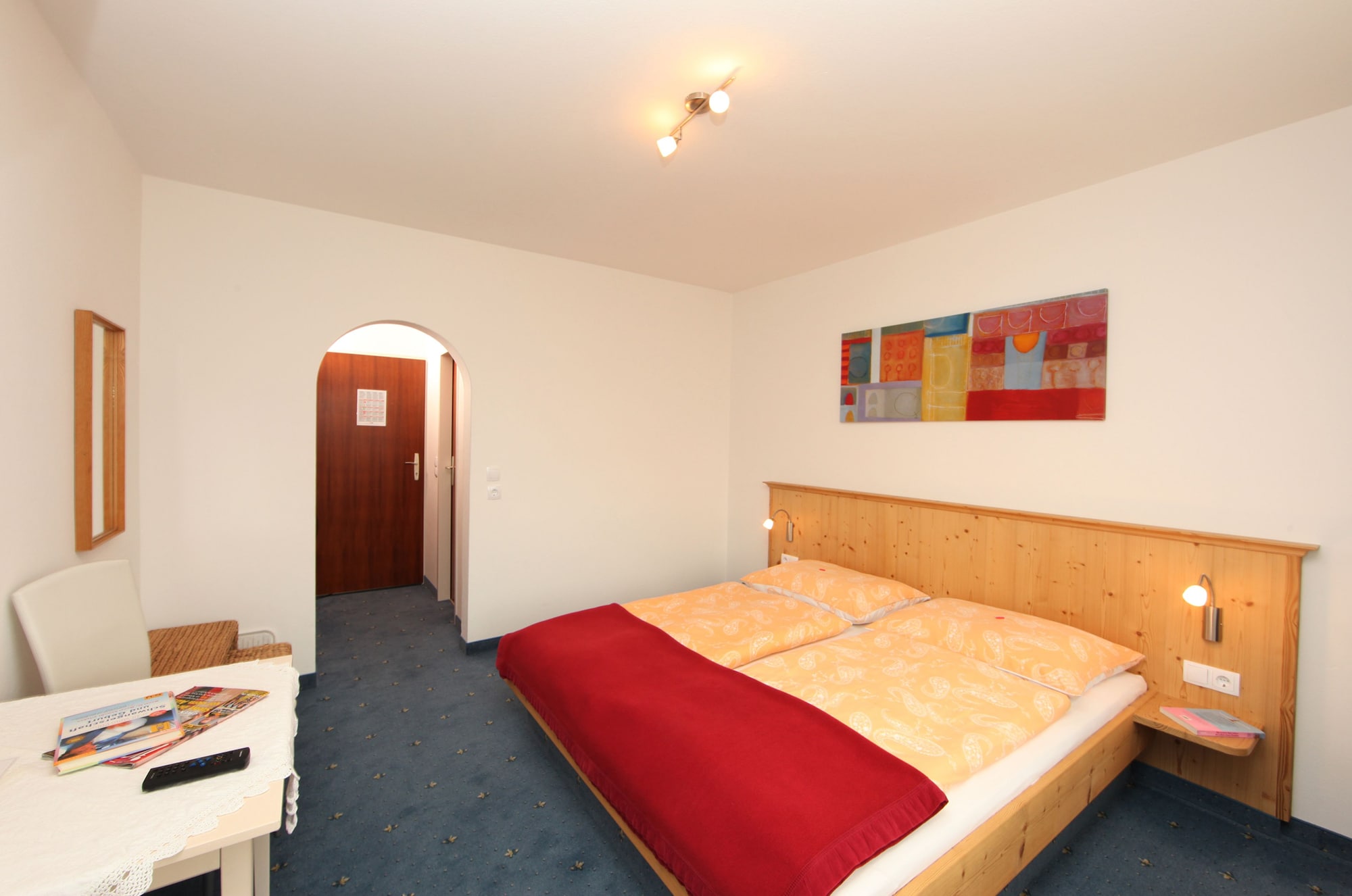 ROOM, DOUBLE BED