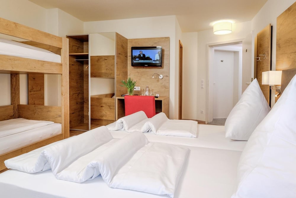 Hotel Mythos 15/50