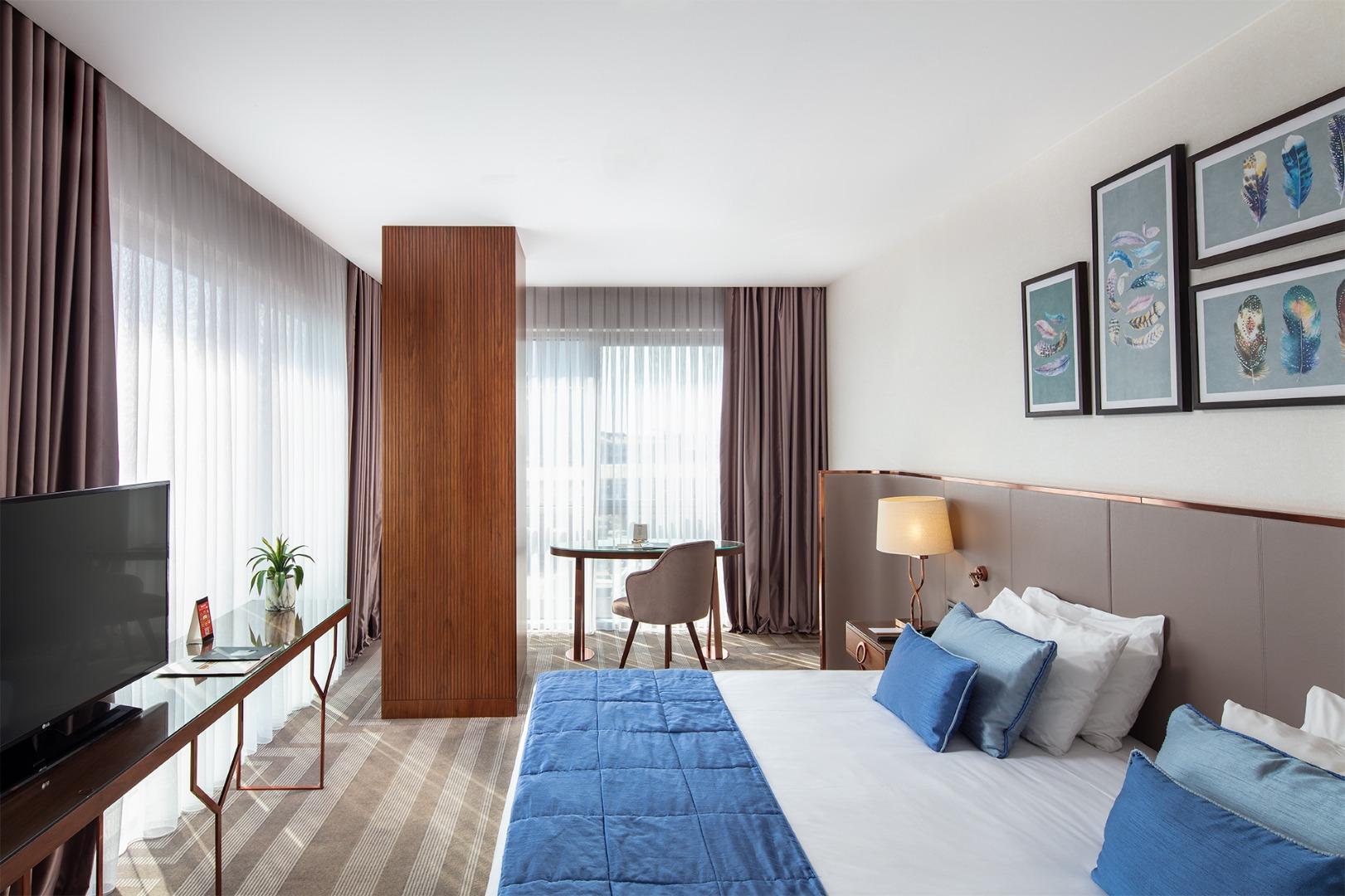 Connecting, Deluxe, Family, 2 Bathrooms