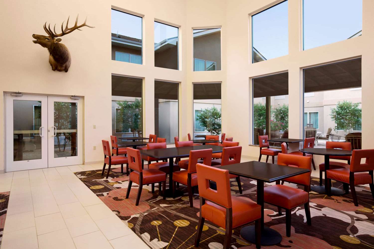 restaurant cafeteria