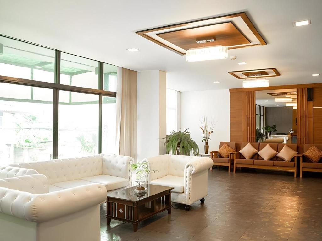 B2 Bangkok Srinakharin Boutique & Budget Hotel 41/51