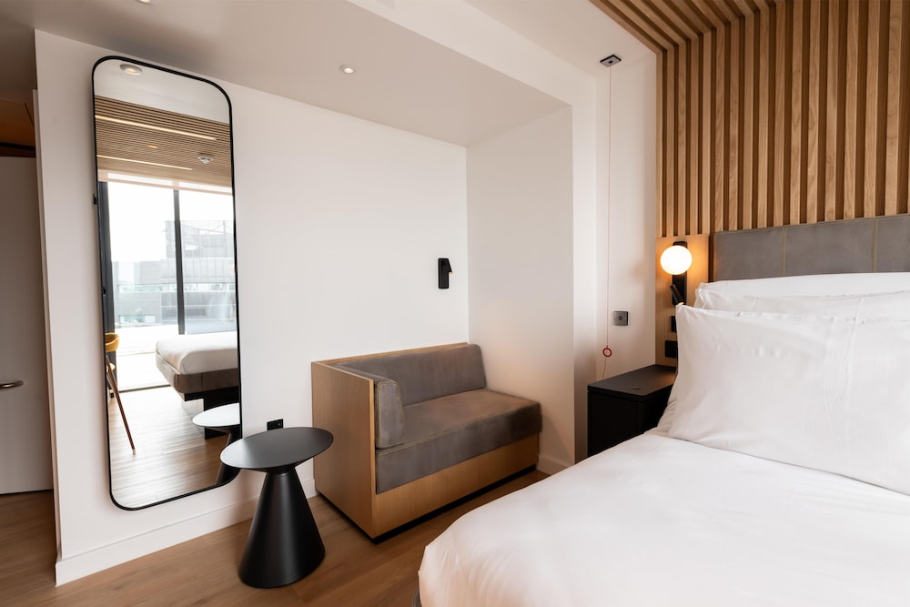YOTELPAD London Stratford, Select by Hilton 25/50