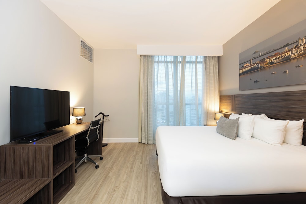 PREMIUM, SUITE, KING BED