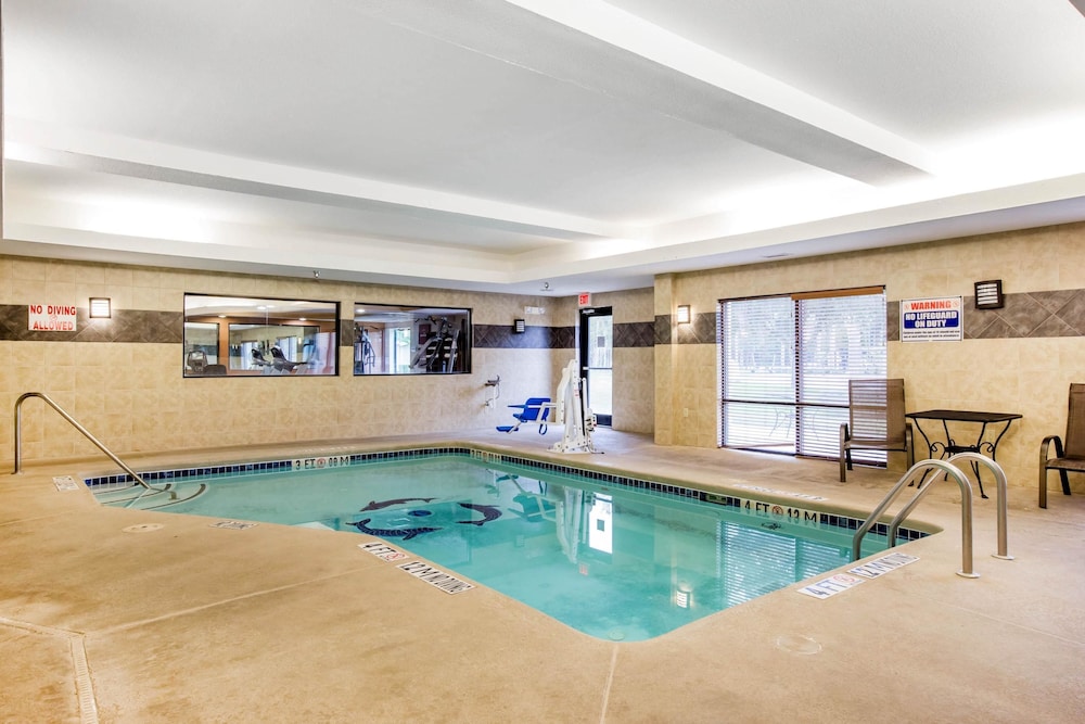 Comfort Suites Golden Isles Gateway 12/33