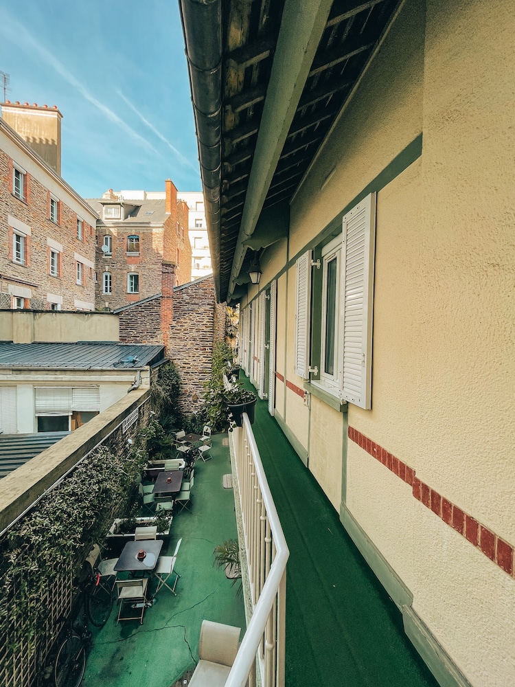 GARDEN HOTEL 86/89