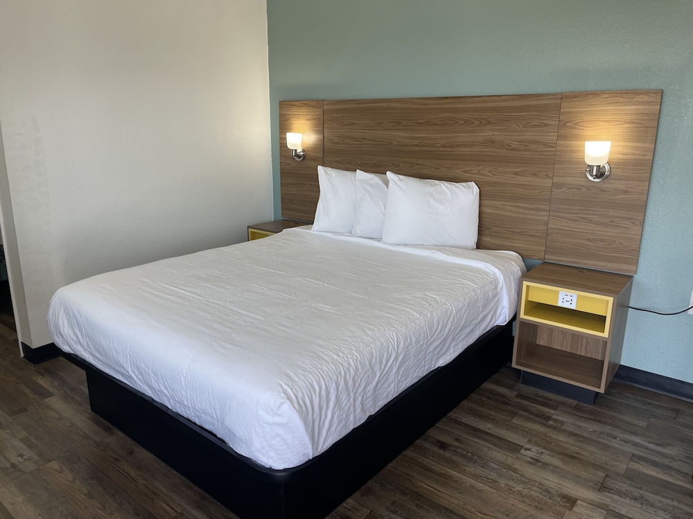 Days Inn By Wyndham Victorville 4/10