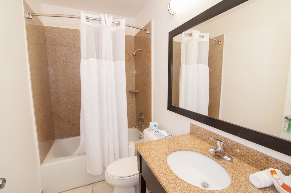 Beachcomber Oceanfront Resort Villas 34/71