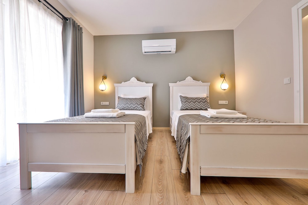 Lora Kas Otel 8/17