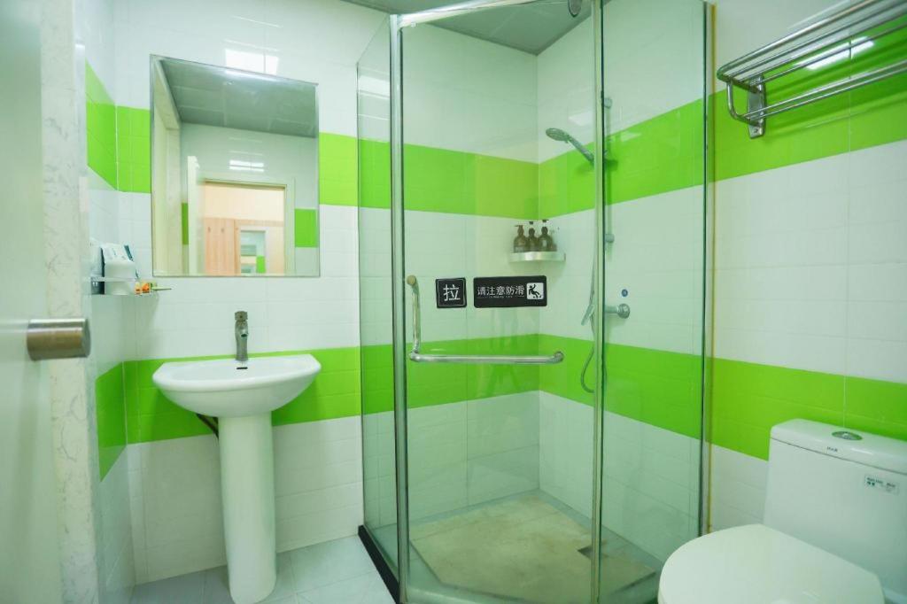 7 Days Inn Chongqing Beibei New District Light Rail Station Branch 44/50