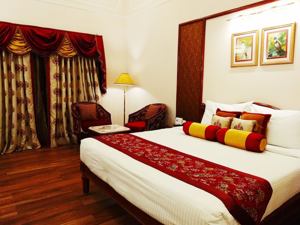 Noor Us Sabah Palace 17/45