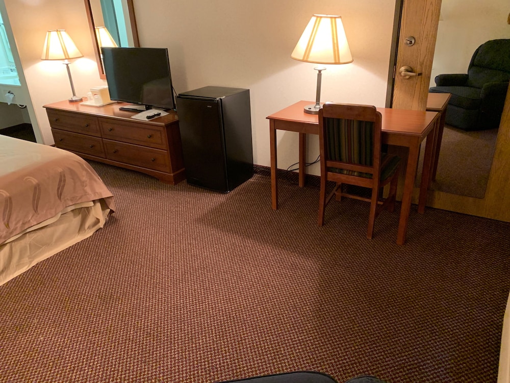 Country Hearth Inn Lomira Hotel 36/48