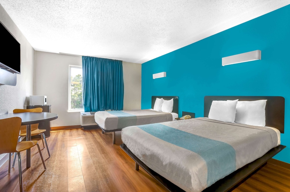 Motel6 Raleigh, NC - North 26/50