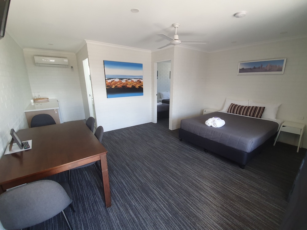 Coastal Bay Motel 38/66