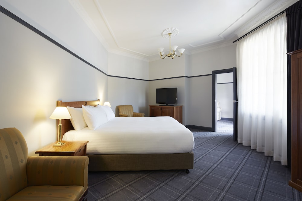 Brassey Hotel 13/36
