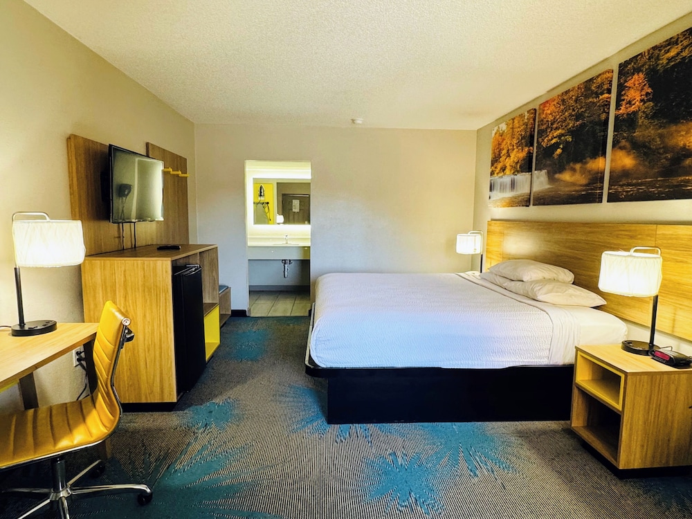 Days Inn by Wyndham Newnan 20/43