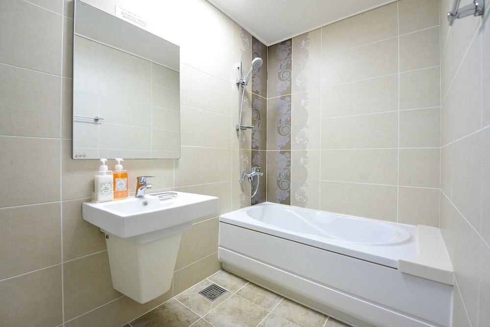 3 BEDROOMS, ROYAL, DUPLEX, BEACH FRONT, TERRACE