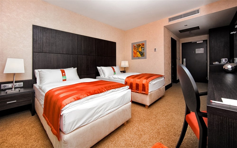 Holiday Inn Trnava 16/66