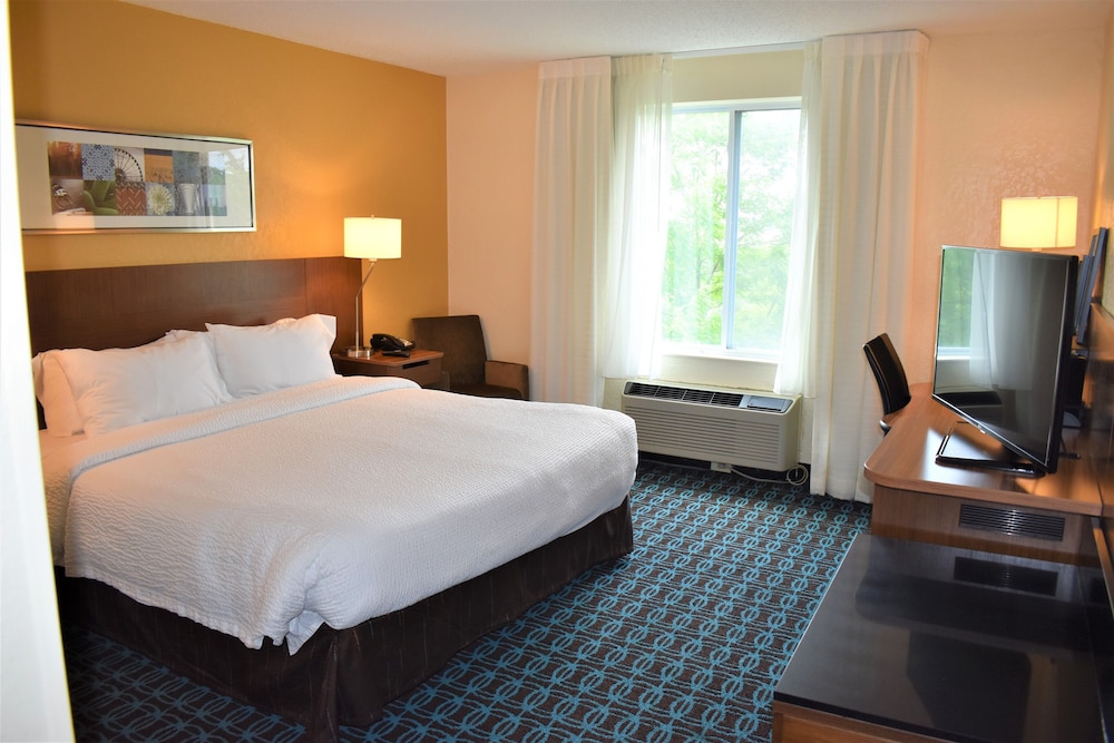 Fairfield Inn Suites Cleveland Streetsboro 12/36