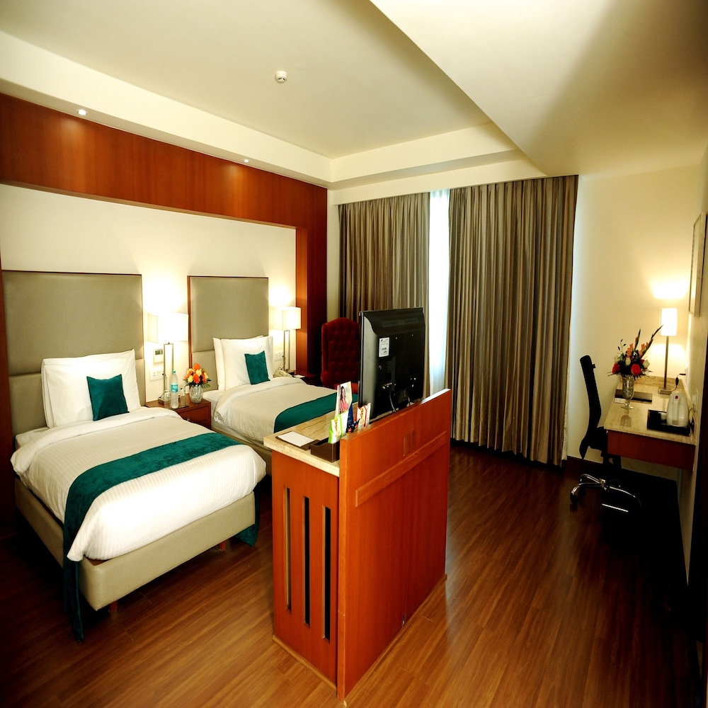 Sarovar Portico 14/50