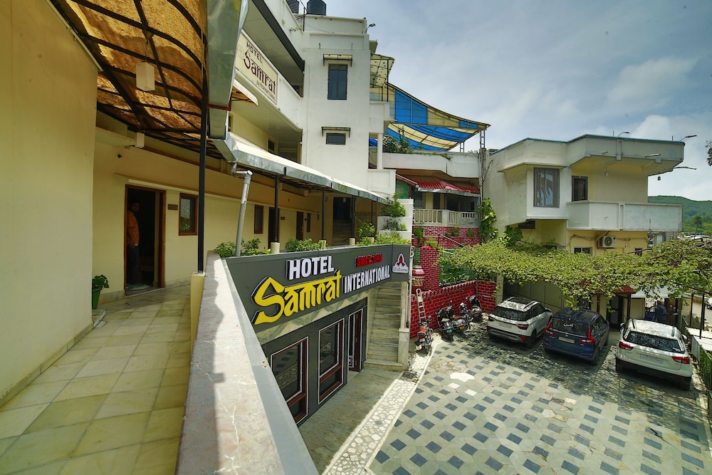 HOTEL SAMRAT INTERNATIONAL 25/28