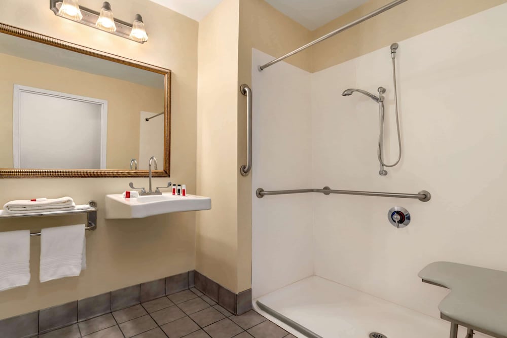 Baymont by Wyndham North Dartmouth / Fall River 45/46