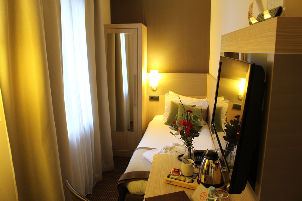 Hotel New Orly 11/65