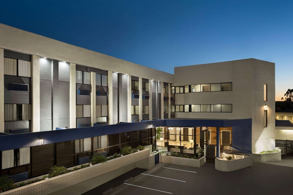 Baymont By Wyndham Monterey Park 6/45