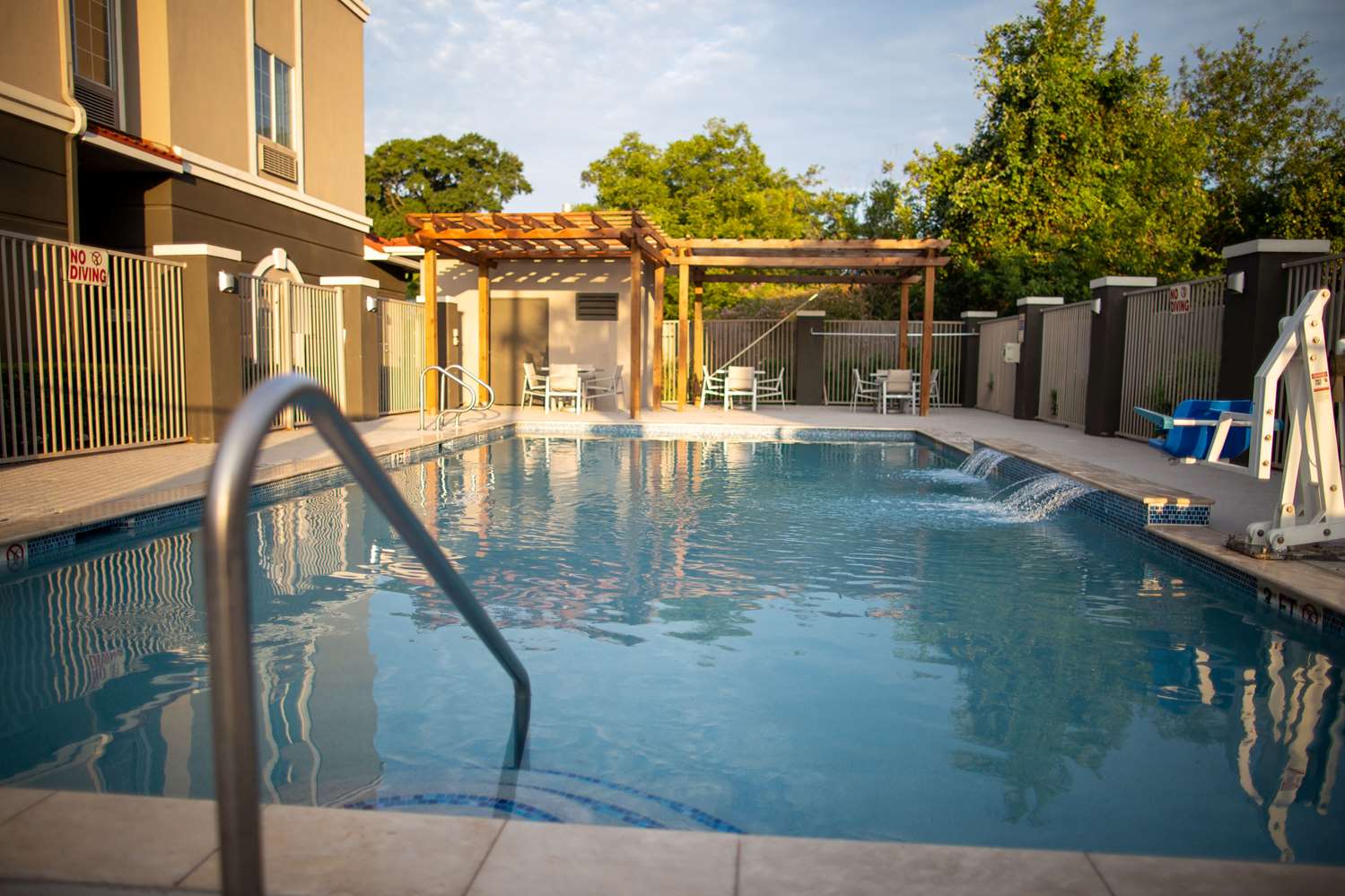 La Quinta Inn & Suites by Wyndham Houston East at Normandy 37/63
