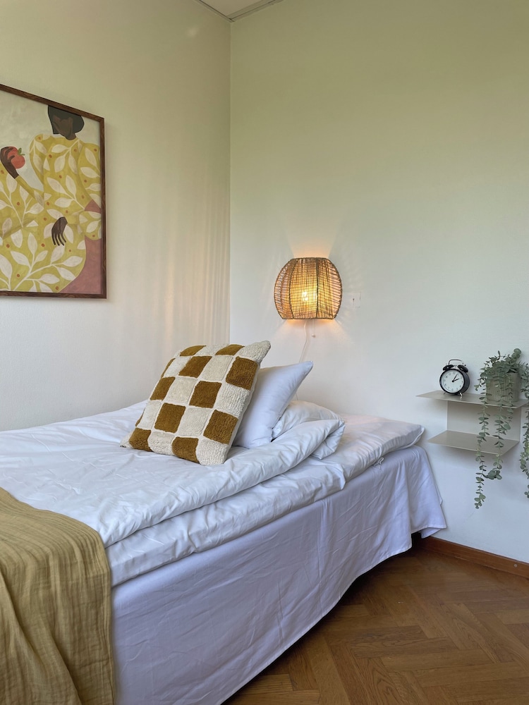 ROOM, SINGLE