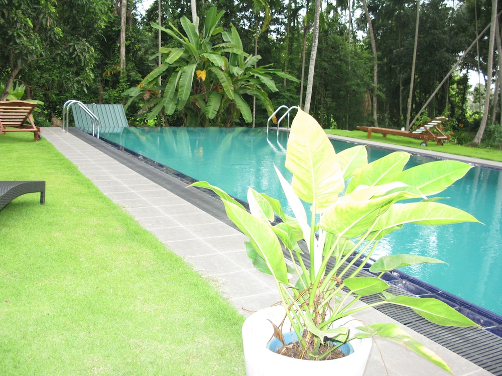 Anuhas Airport Villas 33/44