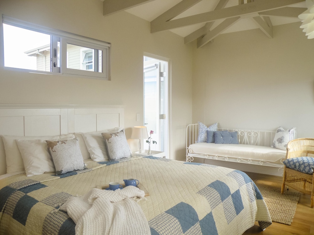 138 Marine Beachfront Guesthouse 14/50