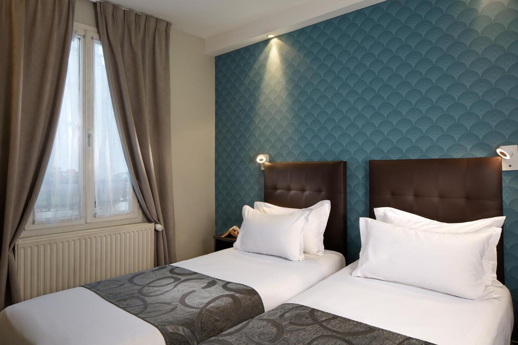 Room, Single, 1 Double and 1 Single Bed